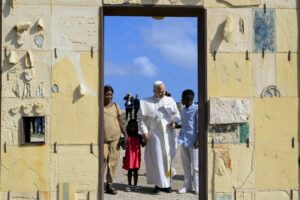 Leone XIV a Lampedusa: «L’Europa ha una responsabilità epocale sui migranti»