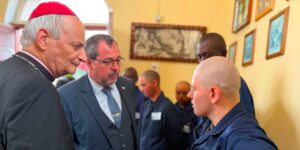 Ucraina: il card. Zuppi in visita a un campo di prigionieri russi