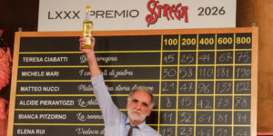 Premio Strega: Mari vince con “I convitati di pietra”, ma la sorpresa è “Lo sbilico” di Pierantozzi