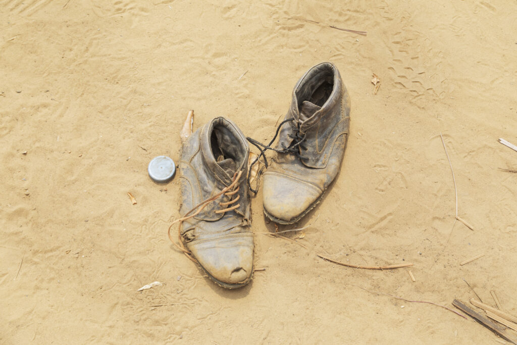 Scarpe da uomo a terra.