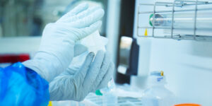 Melanoma, vaccino a mRNA in fase tre: primi risultati positivi contro recidive e metastasi