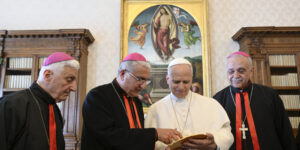 Leone XIV: i sinodi delle Chiese orientali potranno rimuovere il patriarca. Il “Mutua concordia”