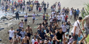 Migranti a Ceuta: mons. Valdivia (diocesi), “disastro umanitario generato da ambizione e corruzione”. Veglia di preghiera il 14 agosto per la pace e la giustizia