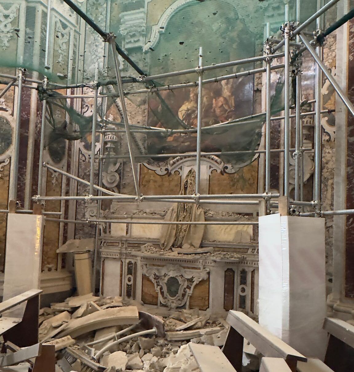 Foto diocesi di Pozzuoli: interno della chiesa San Raffaele a Pozzuoli