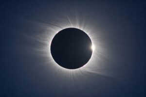 Festa dell’Assunta. Maria e la Chiesa come “luna” che riflette la luce dell’unico Sole