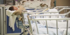 Culle per la vita. Casini: “Sono un’estrema misura di tutela dell’infanzia contro l’abbandono in luoghi rischiosi, ma anche contro l’aborto”