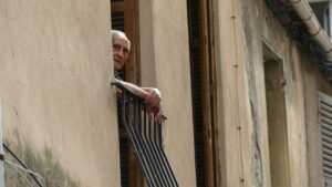 Anziani: Alleanza contro la povertà, “il caldo, l’isolamento sociale e impossibilità economica di climatizzare la casa rischi grandi durante l’estate”
