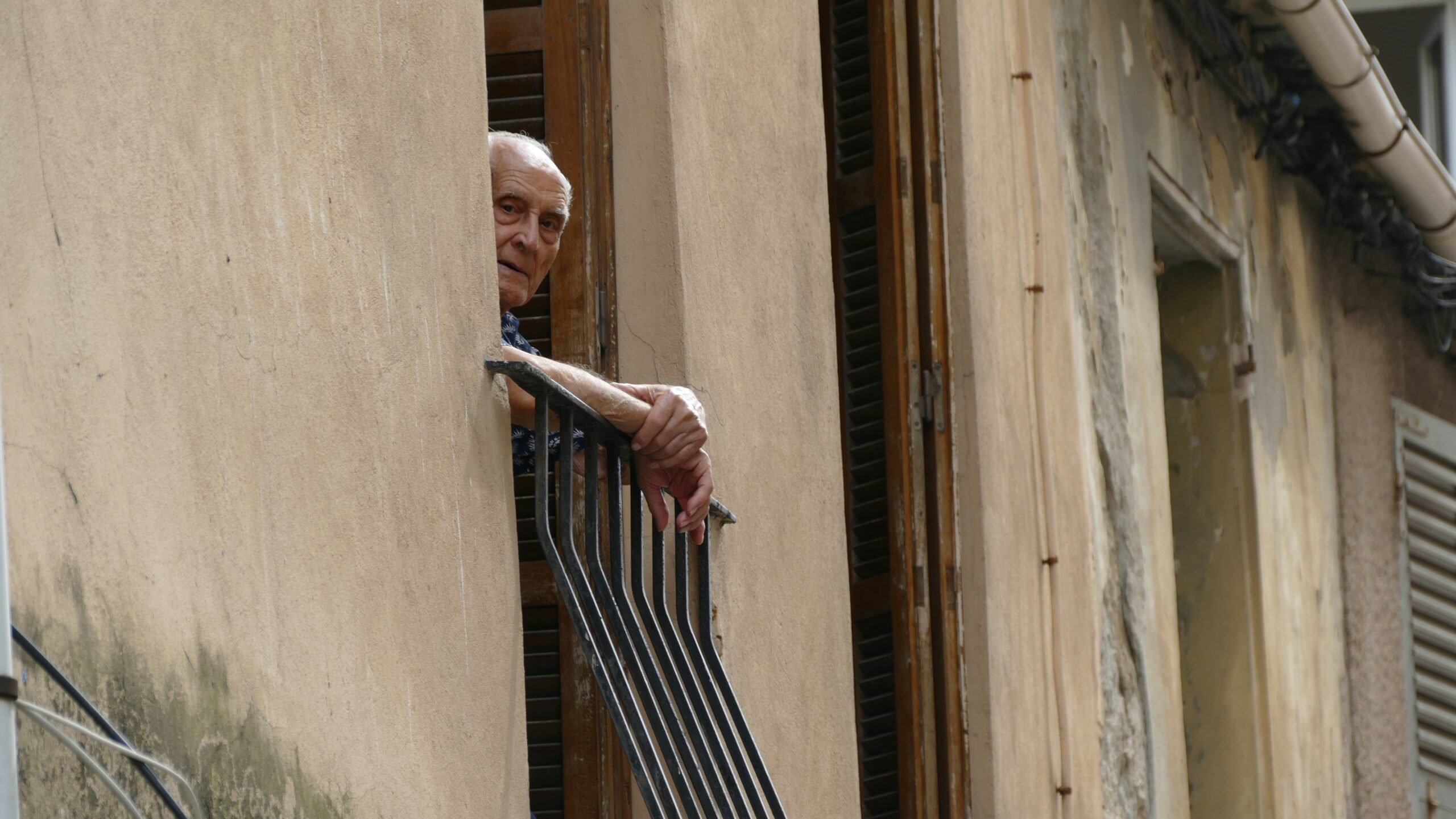 Anziani: Alleanza contro la povertà, “il caldo, l’isolamento sociale e impossibilità economica di climatizzare la casa rischi grandi durante l’estate”