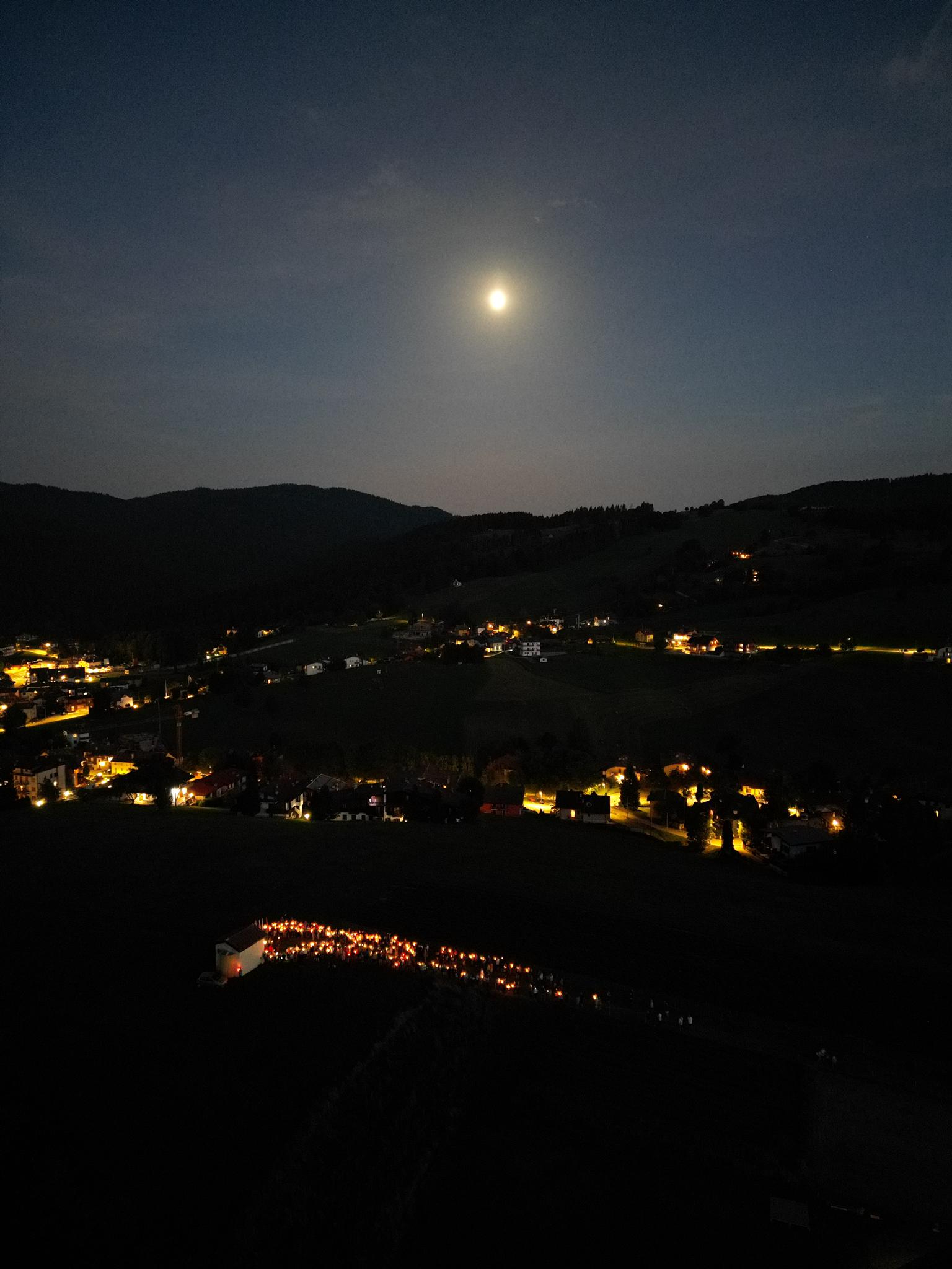 Tresché Conca. 15 agosto, messa dell’Assuntae processione aux flambeaux