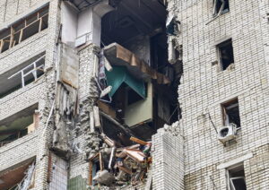 Ucraina, centrali distrutte e aiuti umanitari sotto attacco. Appello del Papa: “Fermate la spirale di violenza”