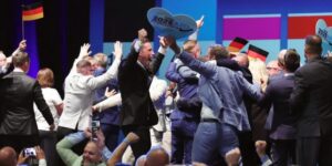 L’eterno ritorno del fascismo. Anche se in abiti civili
