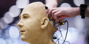 Intelligenza artificiale e big tech. Mons. Cantú (vescovi Usa): “Non diamo il nostro avallo alle aziende”