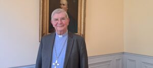 Leone XIV a Parigi. Mons. Ulrich: “Il Papa arriva con parole disarmanti, non con un programma politico”