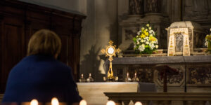 Chiesa del Corpus Domini. Davanti al Santissimo mentre la città dorme