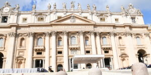 Leone XIV: abrogate le “misure di contenimento salariale” adottate durante la pandemia