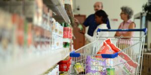 Spreco alimentare: recuperare il cibo per aiutare le persone in difficoltà