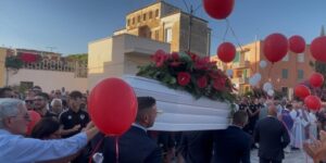 Il dolore di Squinzano per Lorena Isceri: il silenzio e il grido contro la violenza