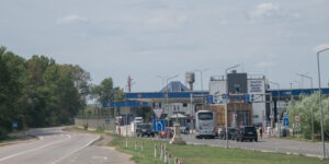 Guerra in Ucraina. La frontiera a pagamento: come funziona il mercato dell’espatrio clandestino