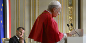 Papa in Francia: incontro autorità a Parigi, “di fronte ai rumori della guerra Francia sia artefice di pace e multilateralismo in Europa”