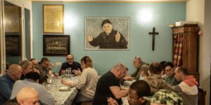 Fame: Un pasto al giorno lancia la campagna “Una tavola ci unisce”