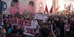 La protesta degli studenti. «Più soldi alla scuola!»