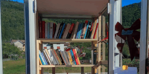 Arsiè – Fastro. La cabina telefonica diventa casa per i libri. E la comunità si è ritrovata