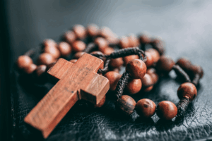 Rose, danze e sonetti: le tante vite dell’Ave Maria