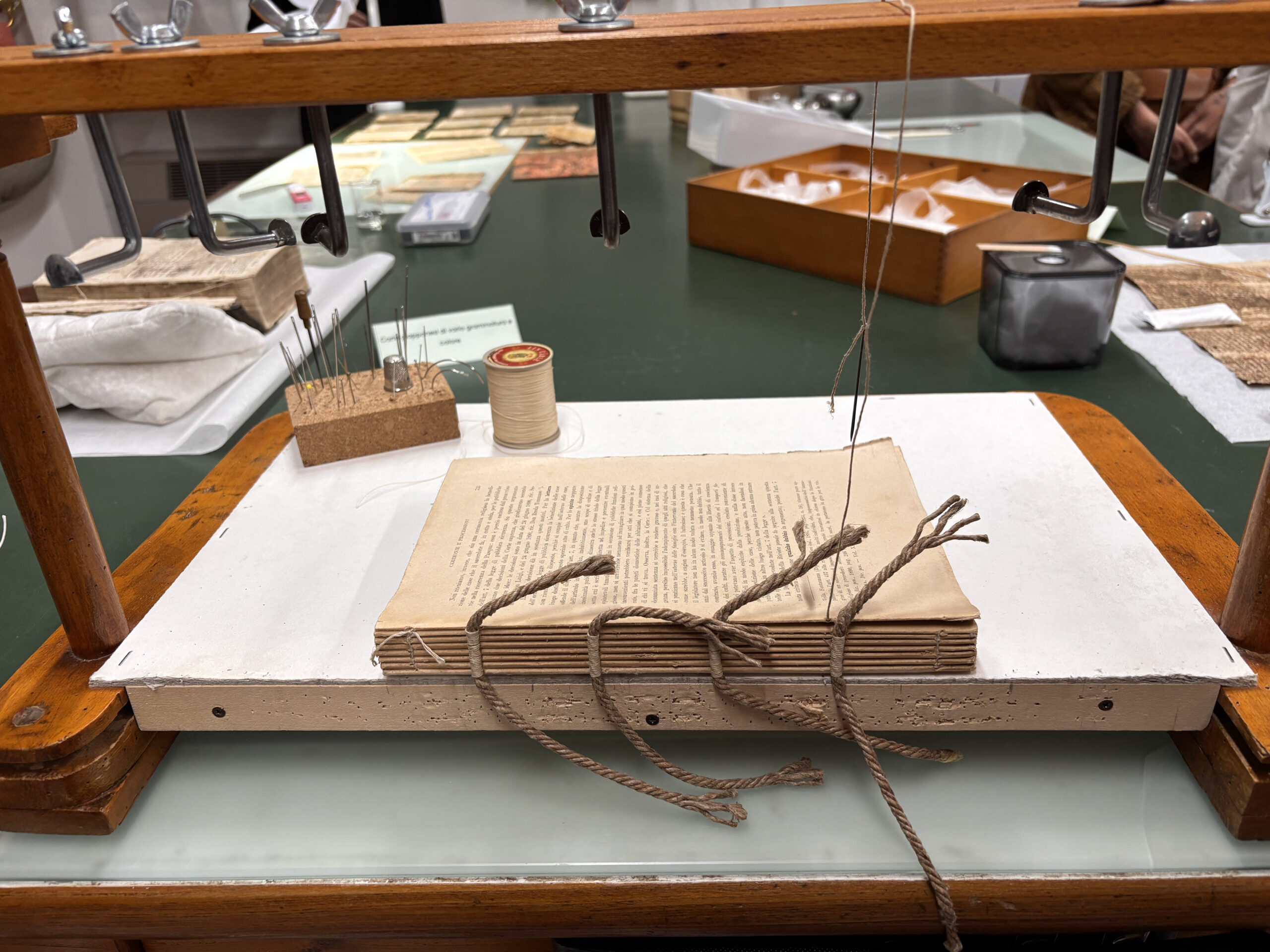 Il laboratorio di restauro del libro di Praglia compie 75 anni