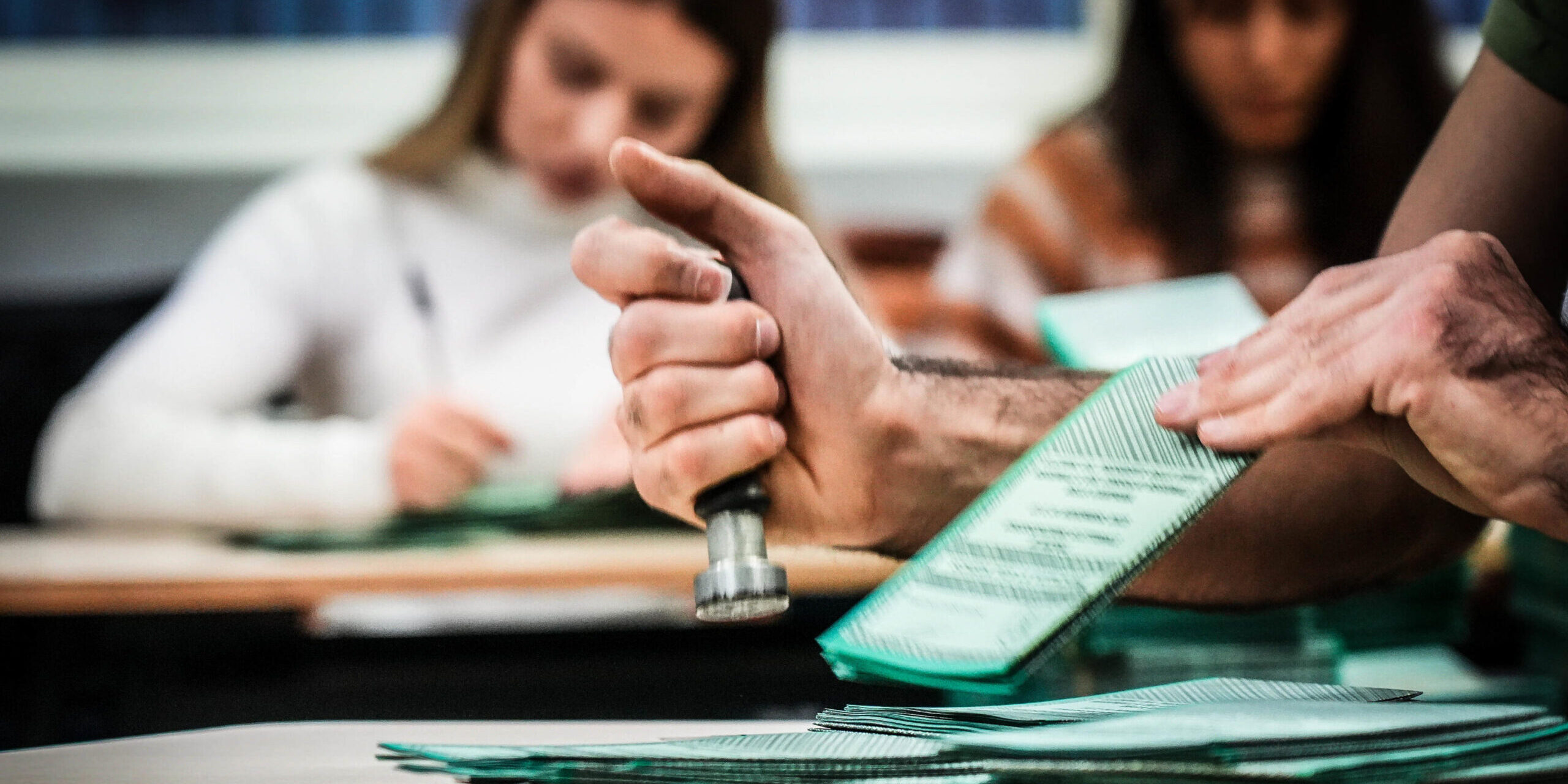 Legge elettorale: via libera definitivo della Camera. Premio di maggioranza al 42%, preferenze limitate e nodi costituzionali