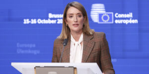 Ue, scontro sul bilancio. Il Parlamento sfida gli Stati. Metsola: “Tagli inaccettabili”