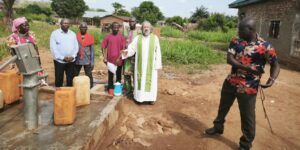 Centrafrica. Padre Gusmeroli racconta trauma della guerra, chiese piene e pozzi in costruzione