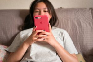 Ragazzi e social. Ferrari (Cremit-Cattolica): “È più semplice accusare una generazione che mettersi accanto”