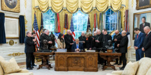 Studio Ovale, la Chiesa Usa si smarca dalla preghiera con Trump. Il video diffuso senza il consenso dei vescovi